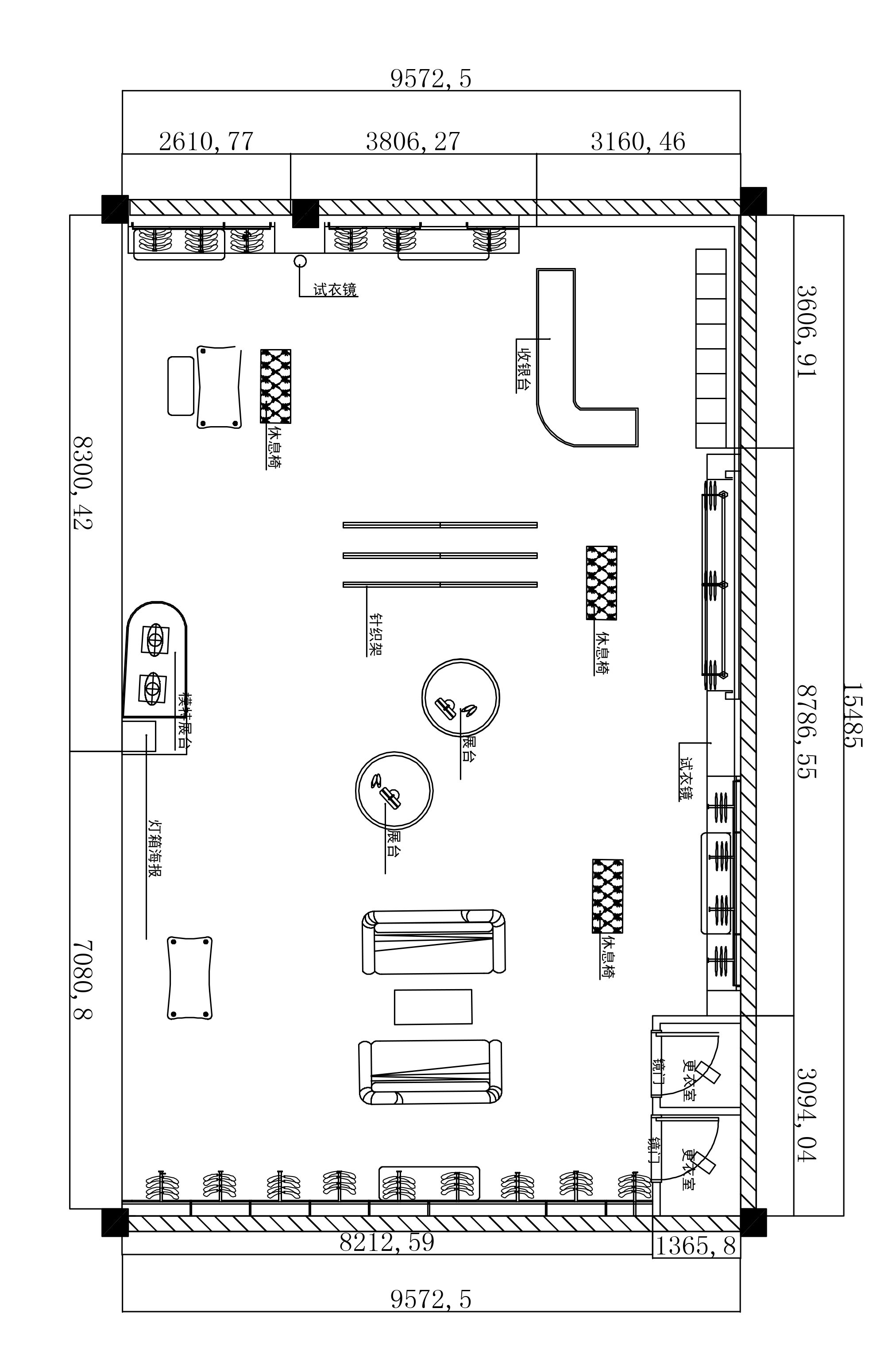 占主体设计面积的绝大部分,使顾客从踏入店门起便感受到服装品牌独有