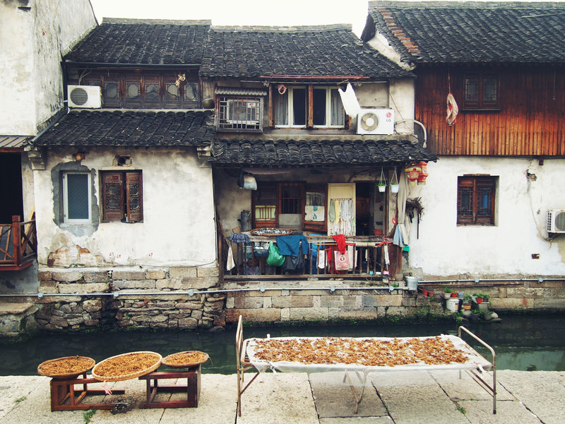老房子门口的风景