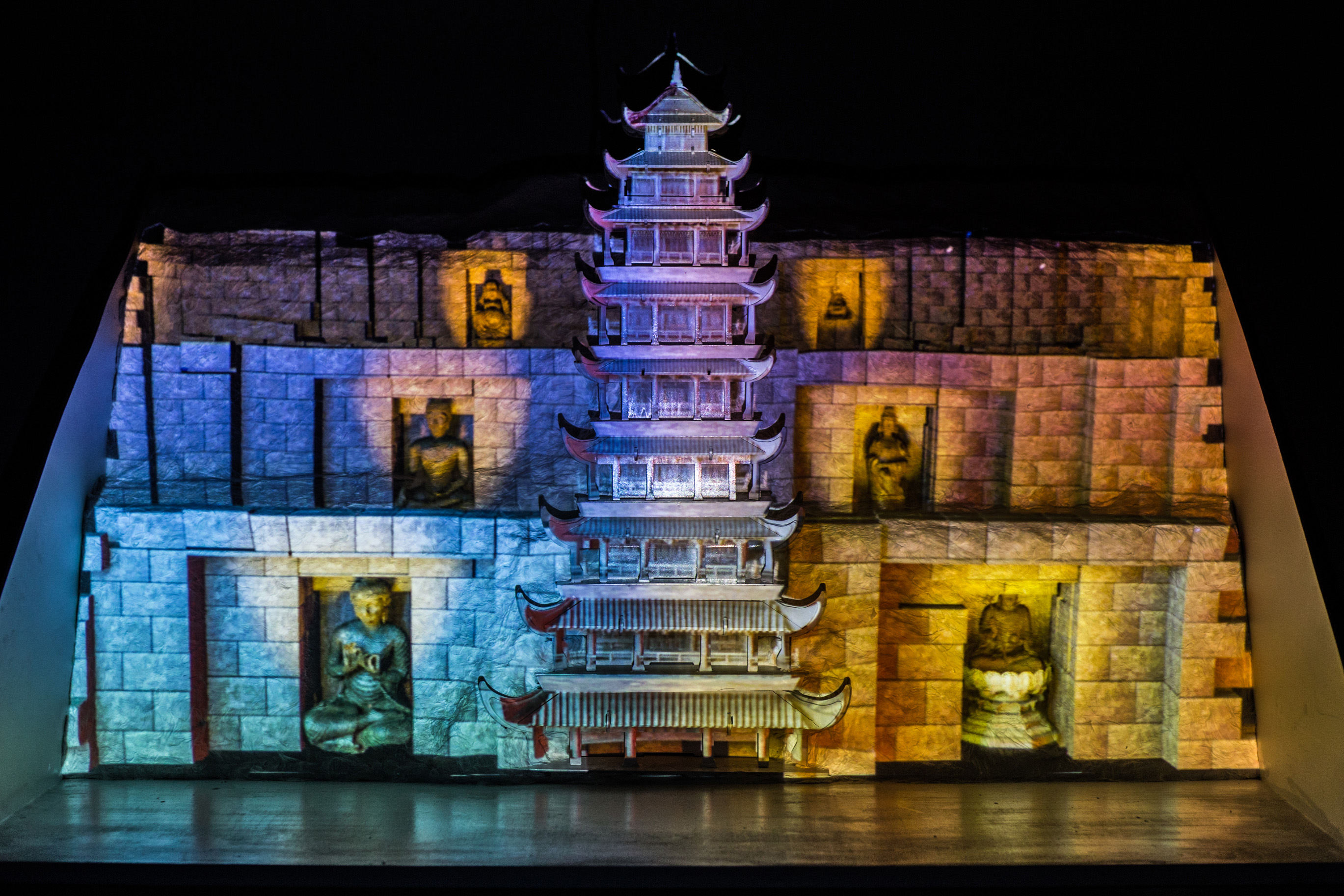 新媒体:大敦煌3d mapping光投影艺术