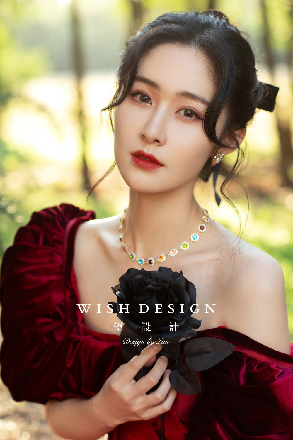 在逃公主梁田,身着婚纱设计师兰奕2021童话红礼服