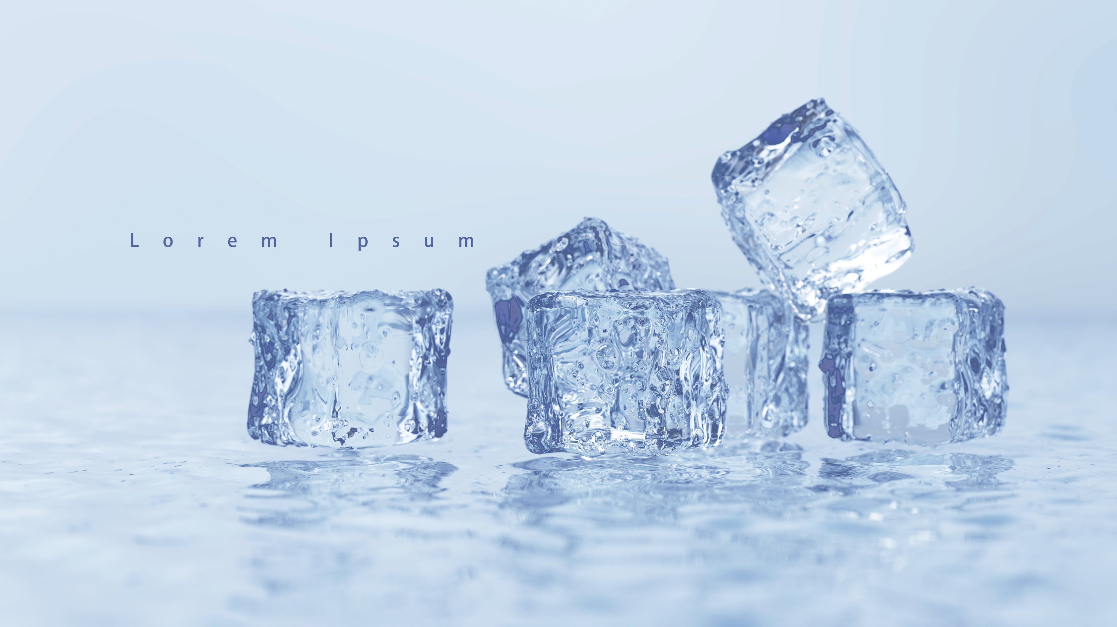 浮在水面上正在融化的冰块