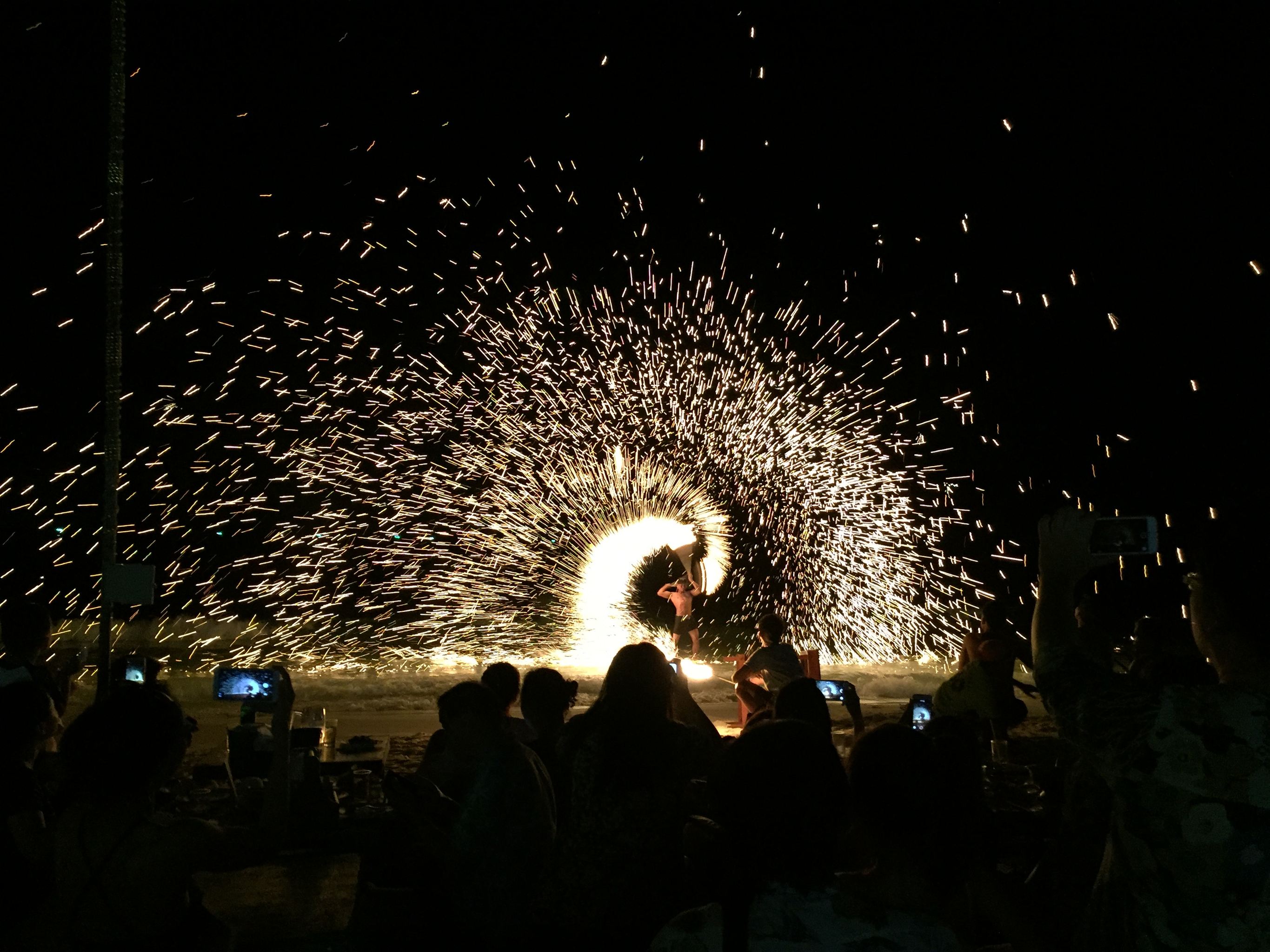 泰国夜景火舞表演