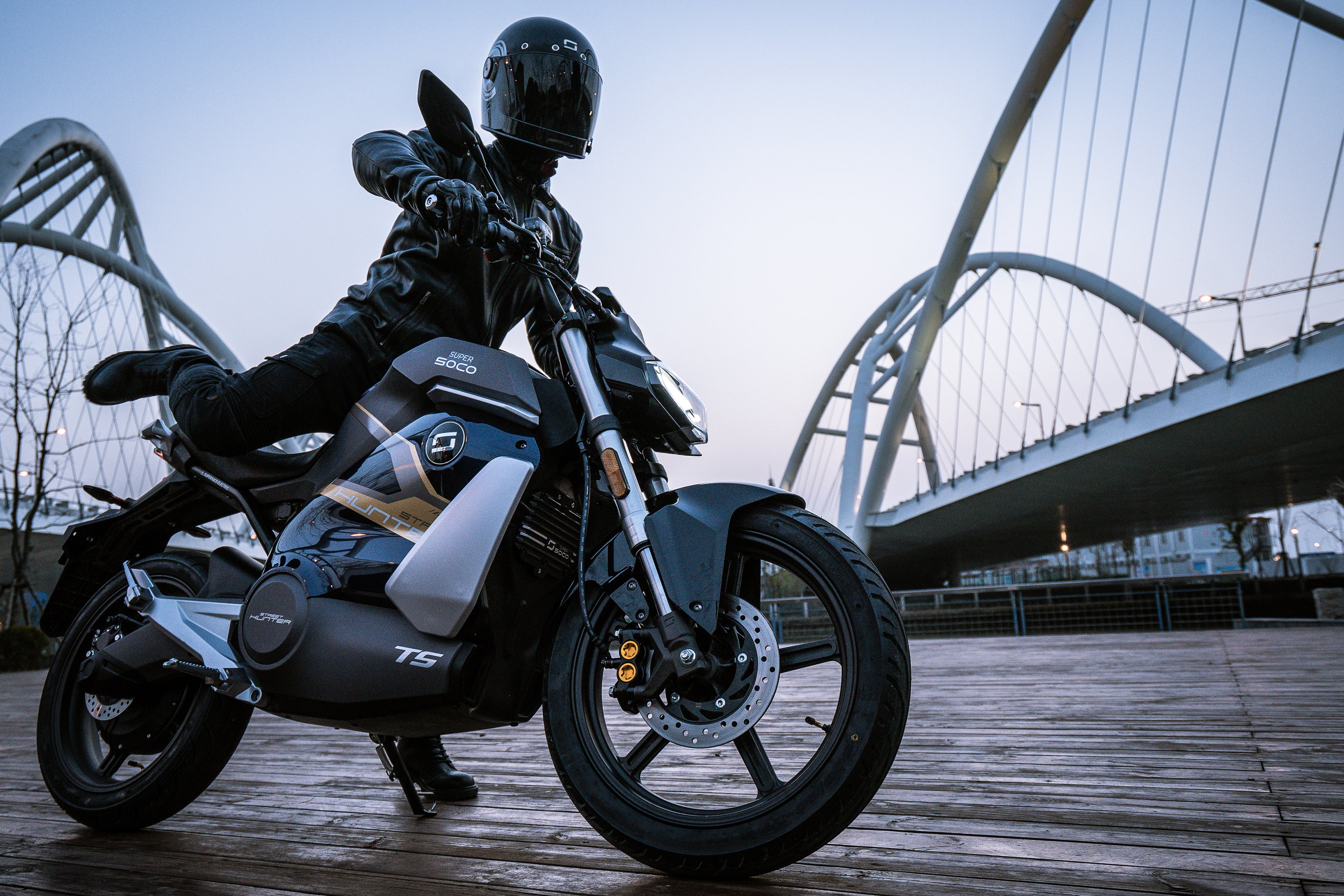 socotsstreethunter跨骑锂电动摩托车