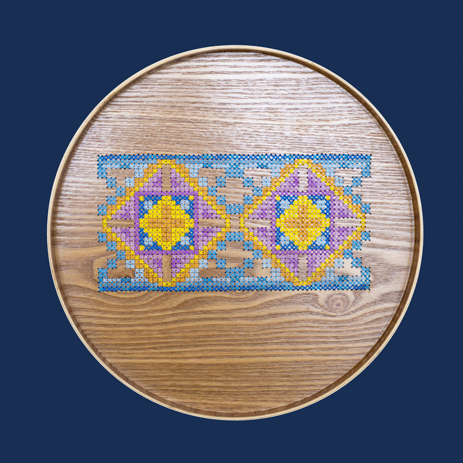 "木盘上的刺绣"——西南交大建筑与设计学院艺术设计系学生作品