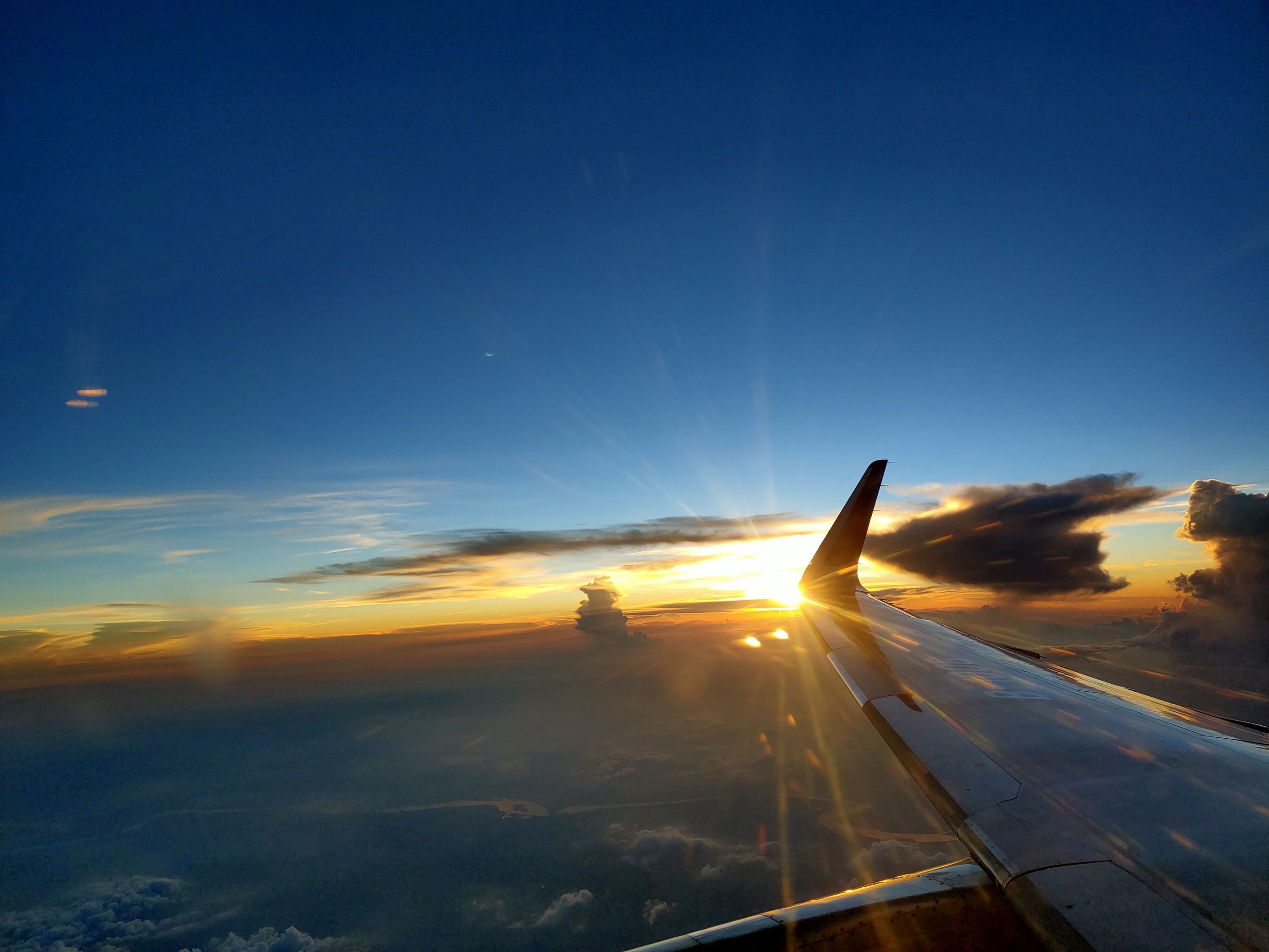 飞机上的夕阳 - 熊明月 - 原创作品 - 视觉中国(shijueme)